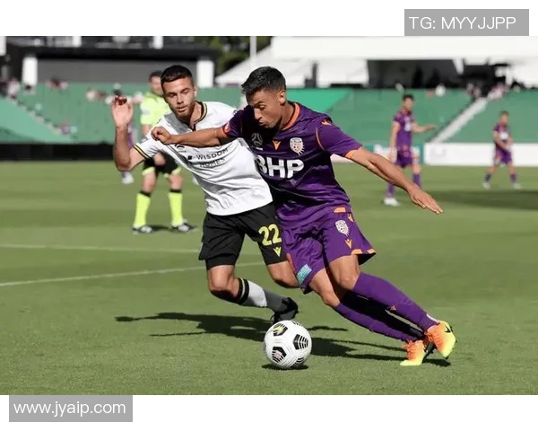 珀斯光荣与纽卡喷气的精彩对决谁能在赛场上笑到最后