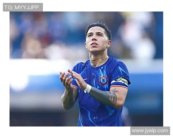 切尔西更衣室风波再起斯特林与恩佐训练场激烈冲突引发关注 切尔西更衣室风波再起斯特林与恩佐训练场激烈冲突引发关注